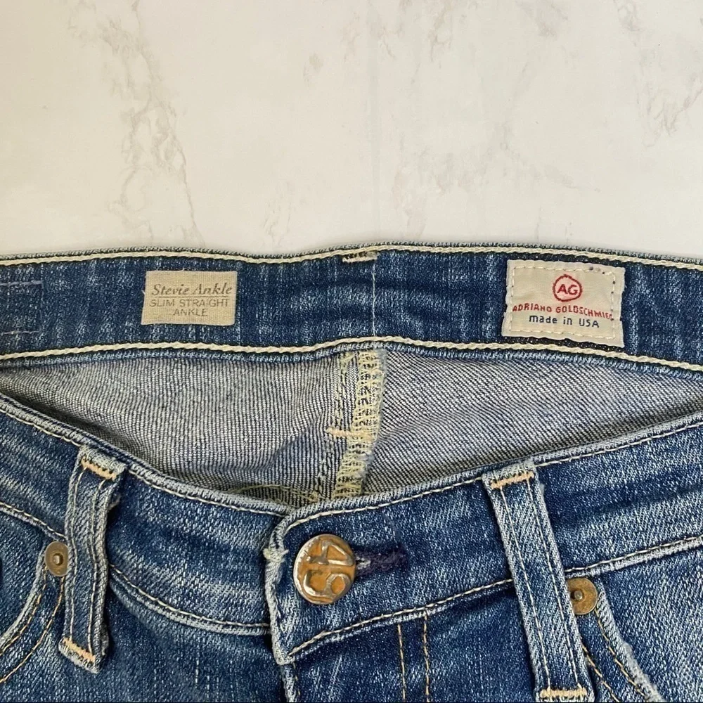 ANTHROPOLOGIE AG Distressed Stevie Slim Straight Ankle Jeans